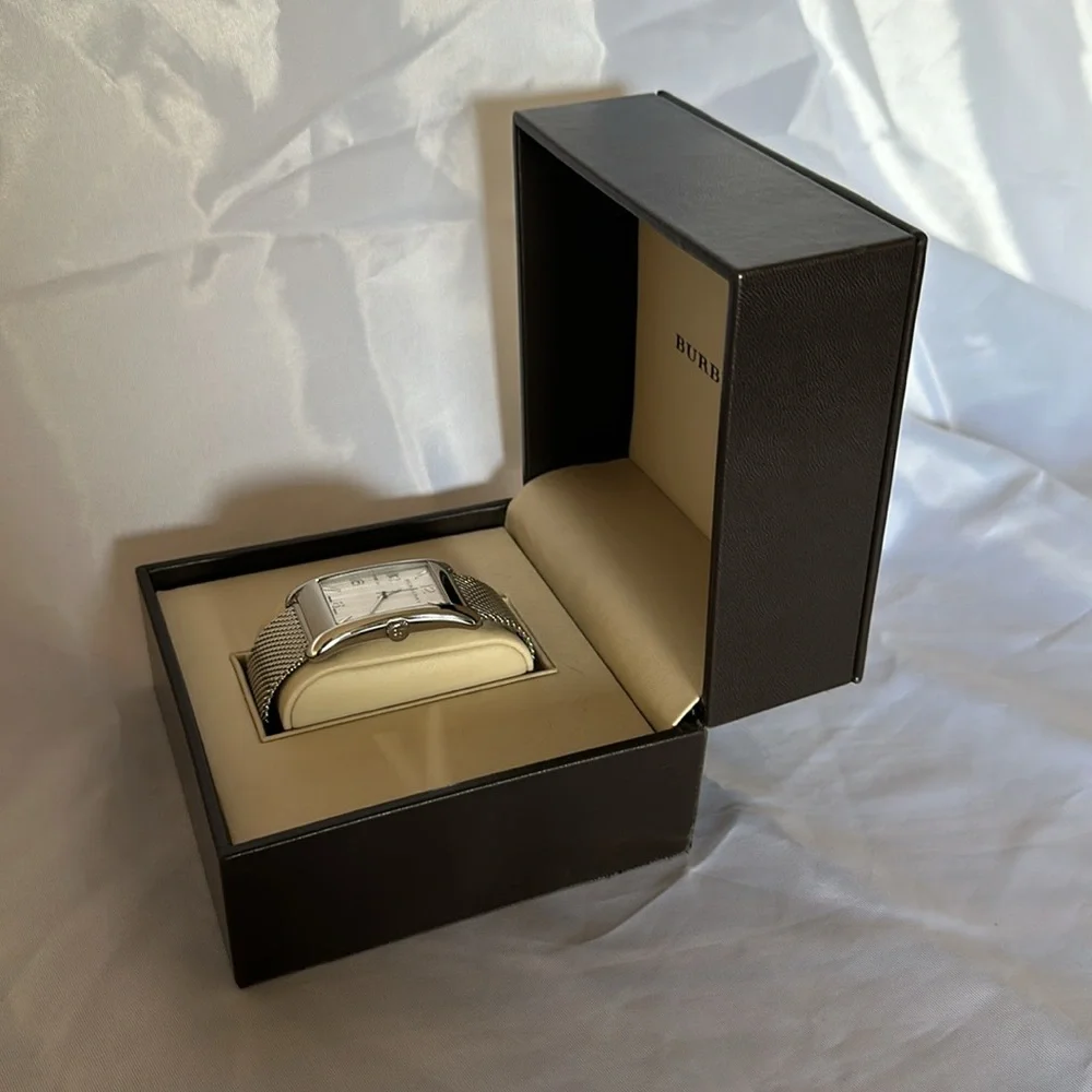 New never used Burberry Watch. Swiss made. - Picture 4 of 8